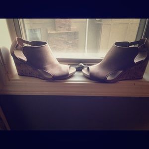 Left Stride Open Toe Shoe size 10